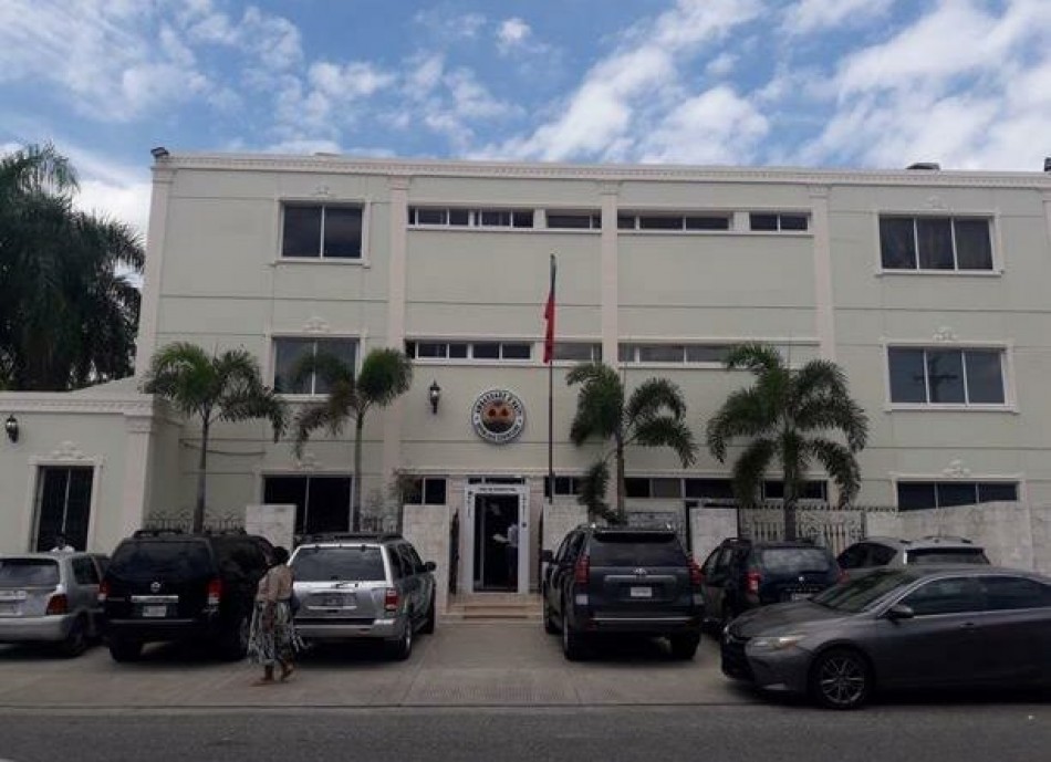 Embajada entrega visa a 206 estudiantes haitianos