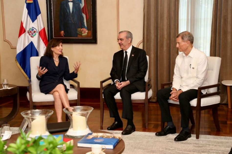 Presidente Abinader recibe en el Palacio Nacional a la gobernadora de Nueva York, Kathy Hochul