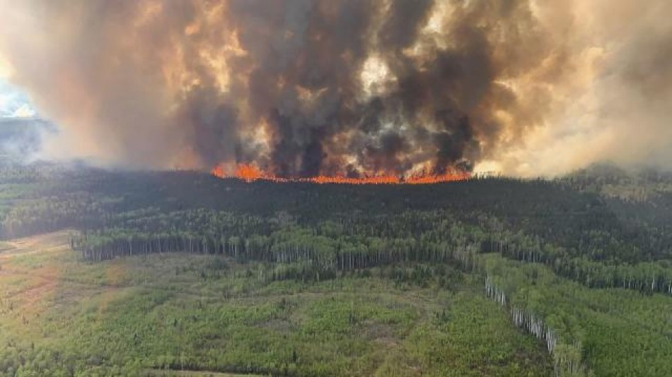 CANADA: Devastadores incendios alertan 111 millones personas EU