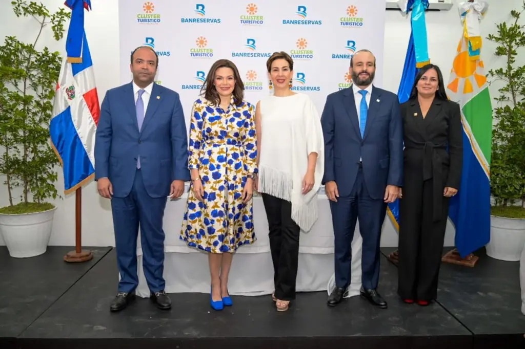 Banreservas y el Cl&uacute;ster Tur&iacute;stico SD impulsar&aacute;n el desarrollo del turismo
