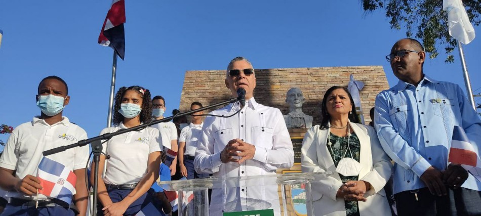 Alcalde Manuel Jim&eacute;nez inaugura plaza Francisco del Rosario S&aacute;nchez 