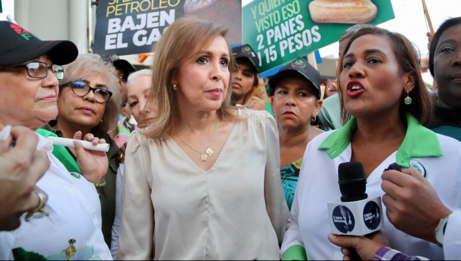 Mujeres de la Fuerza del Pueblo protestan contra alto costo de vida