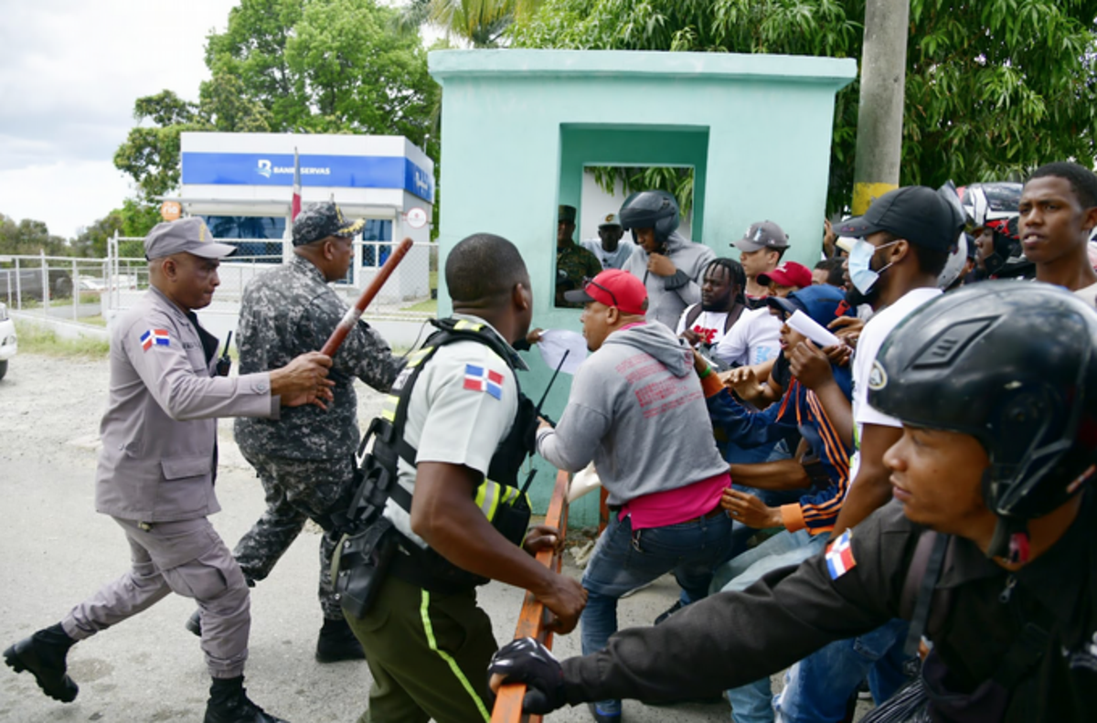 Solicitan arresto para 7 agentes violentos de la Digesett