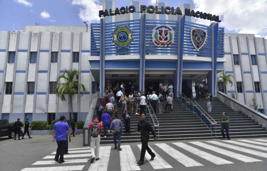Abinader emite decretos para restructurar el sistema educativo de la Polic&iacute;a Nacional