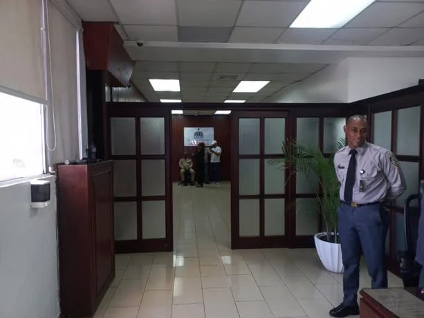 Sector nocturno se re&uacute;ne con Chu V&aacute;squez tras restricci&oacute;n de horario para venta de bebida