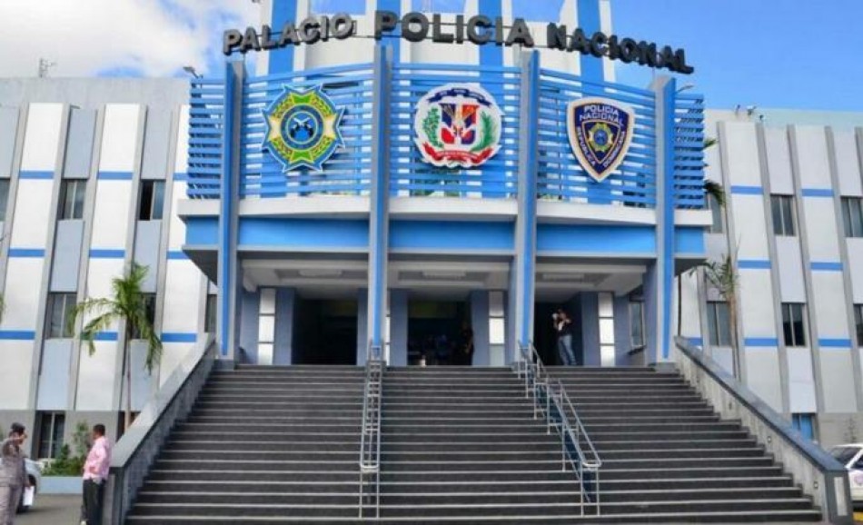 TC ordena reintegrar a una raso que difundió video de dos agentes besándose