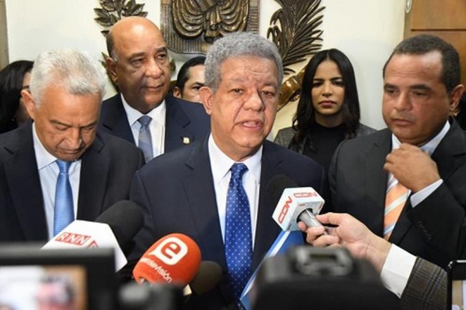 Leonel deposita ante la JCE padrón de la Fuerza del Pueblo con más de un millón de miembros