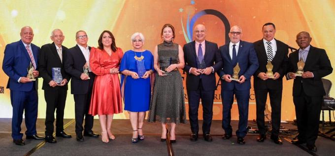 Acroarte entrega el premio al M&eacute;rito Period&iacute;stico