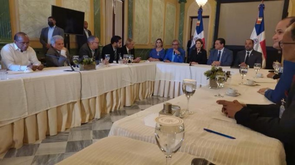 Gobierno y CMD acuerdan nombrar nuevo voluntariado en el hospital Padre Billini