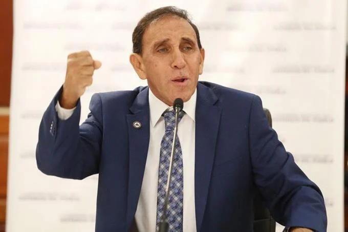 Doctor Cruz Jimini&aacute;n dice sufri&oacute; una arritmia y explica su situaci&oacute;n actual de salud