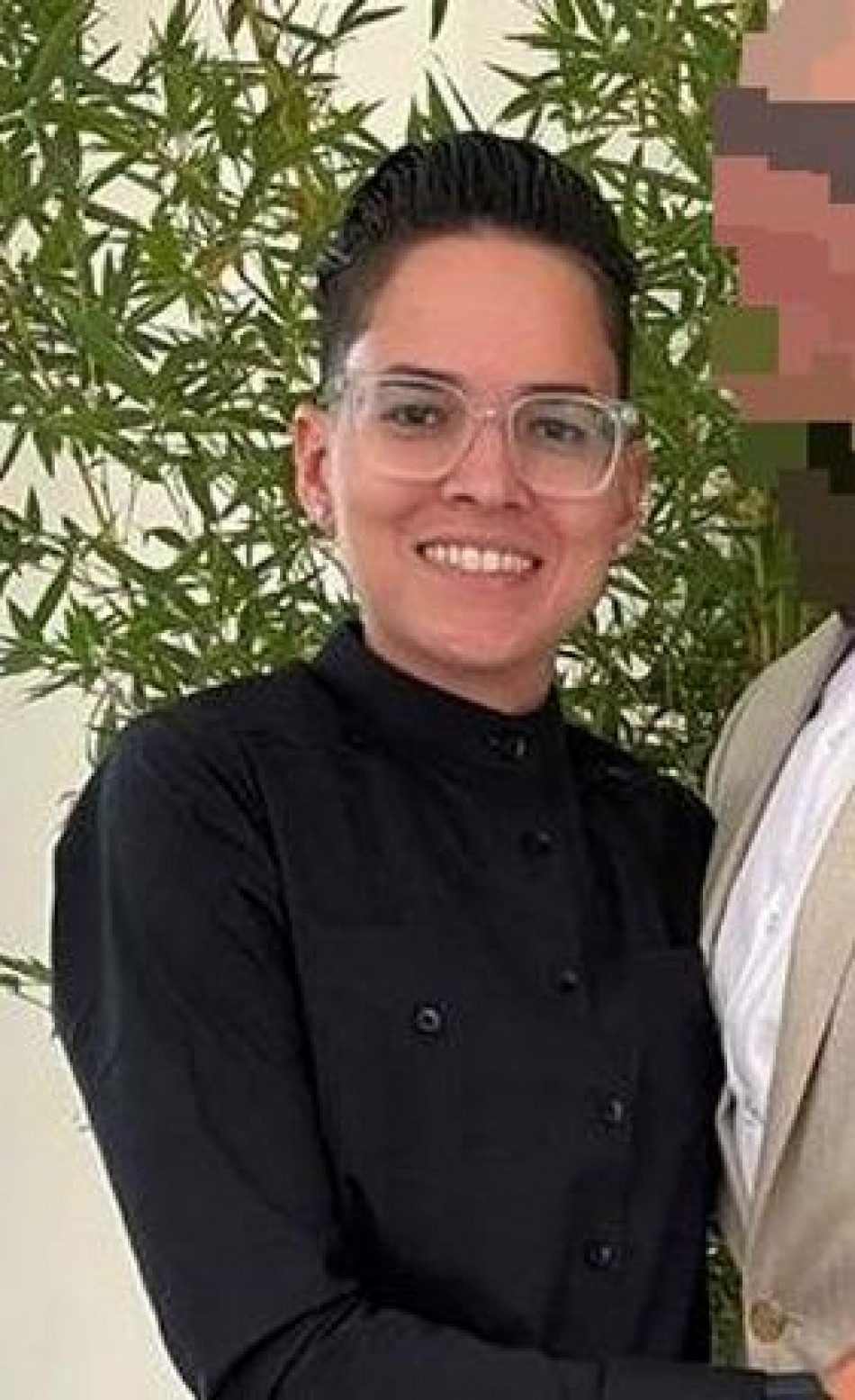 Aplazan conocimiento de medida de coerción contra Sarah Rodríguez, 'trader' acusada de estafa millonaria en Santiago