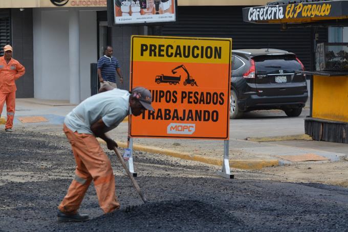 Solucionan "socav&oacute;n" en avenida Las Carreras en Santiago