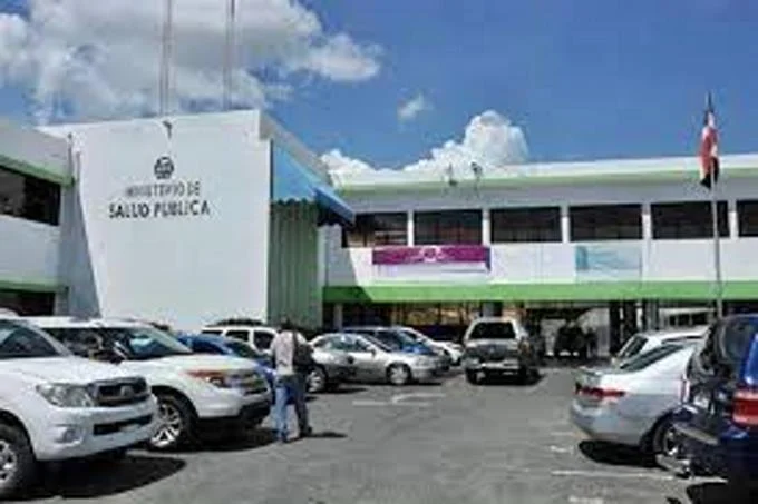Salud P&uacute;blica coloca centros m&oacute;viles en Bas&iacute;lica de Hig&uuml;ey para personas afectadas por Fiona