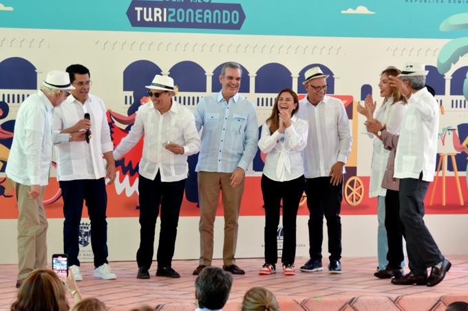 Abinader da primer picazo para la rehabilitaci&oacute;n de calles en la Ciudad Colonial