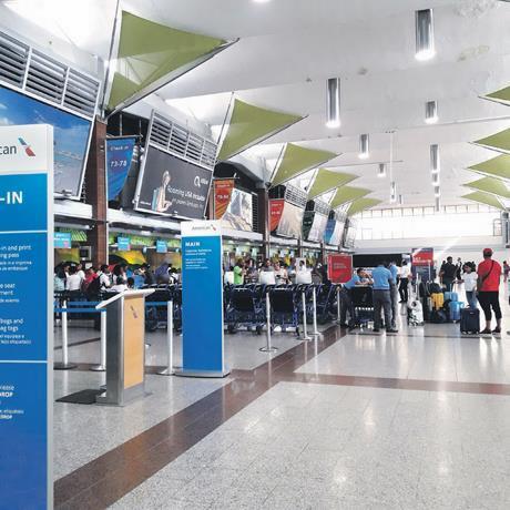 Aerol&iacute;neas explican obst&aacute;culos para eliminar cobro de US$10 a pasajeros dominicanos y piden revisar mecanismo
