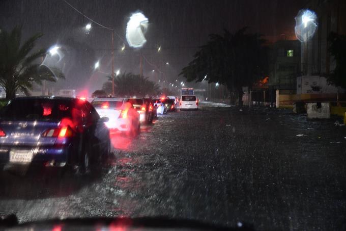 Continuar&aacute;n aguaceros fuertes por vaguada y onda tropical que se encuentran sobre el pa&iacute;s