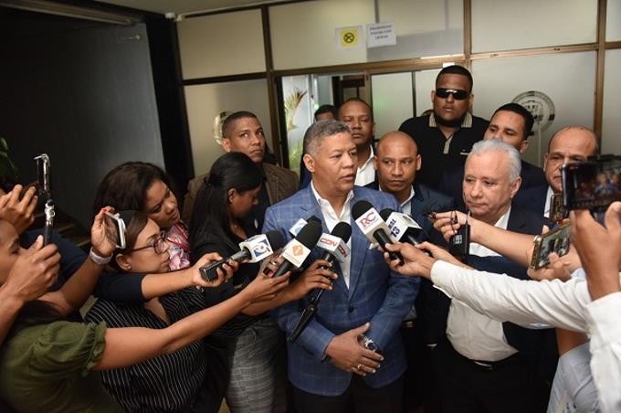 Vida nocturna seguir&aacute; bajo restricci&oacute;n de venta de alcohol hasta medianoche