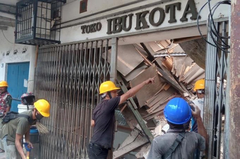 Cerca de 50 muertos y cientos de heridos en un terremoto en Indonesia
