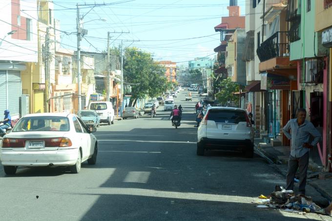 Operativos de la Polic&iacute;a ponen en desacuerdo a residentes del Gran Santo Domingo