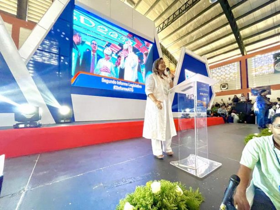 Abinader designa a Geanilda V&aacute;squez c&oacute;nsul en Miami