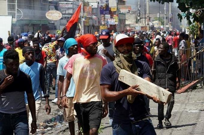 Economistas afirman pa&iacute;s no aguanta m&aacute;s inmigrantes haitianos