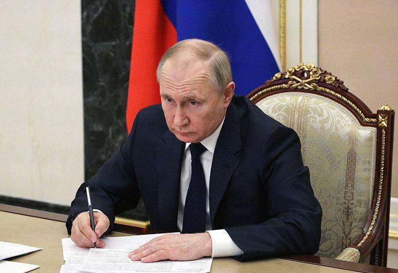 Vladimir Putin asegura que hay una &laquo;verdadera guerra&raquo; contra Rusia