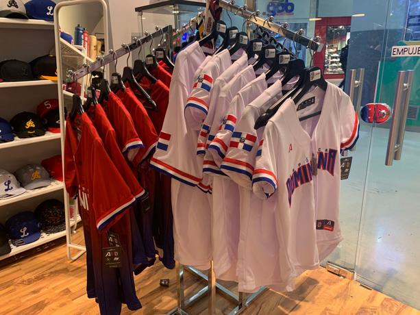 Camisetas de la selecci&oacute;n dominicana aumentan de precio tras inicio del Cl&aacute;sico Mundial