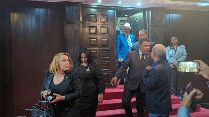 Diputados del PLD abandonaron por tercera vez la sesi&oacute;n de trabajo