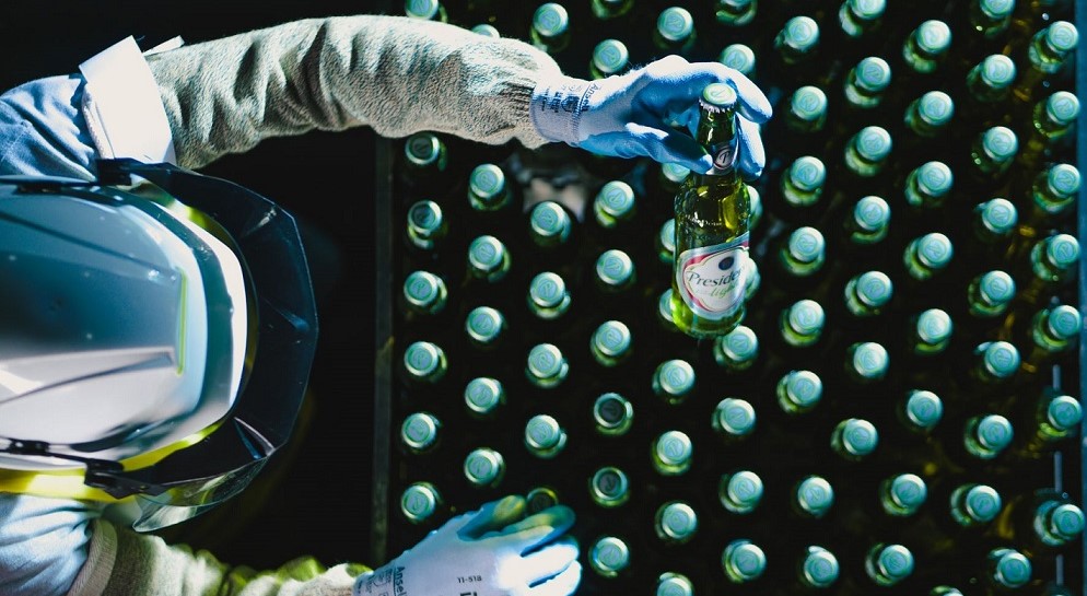 Cervecer&iacute;a comienza uso botellas fabricadas en Rep&uacute;blica Dominicana