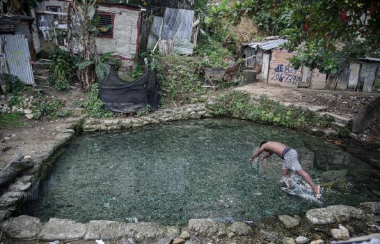 En La Zurza siguen usando agua de las pozas, pese al c&oacute;lera