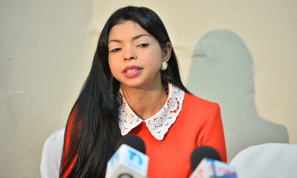 Yeni Berenice sin temor y firme tras amenazas de narcotraficante