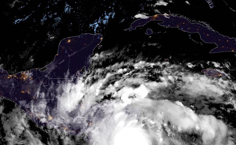 El hurac&aacute;n Julia toca tierra en la costa atl&aacute;ntica de Nicaragua