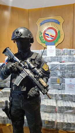 Incautan alijo de 700 paquetes de coca&iacute;na en SPM y arrestan a dos personas