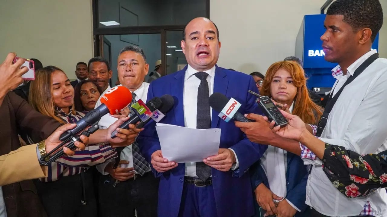 Colegio de Abogados somete a responsables Seguridad Social