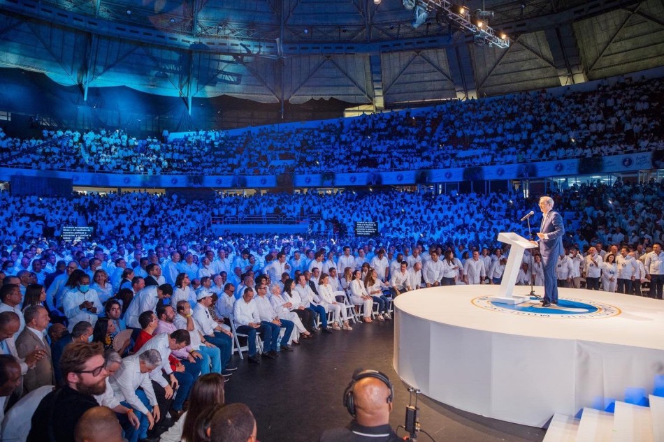 Abinader hace gui&ntilde;o reelecci&oacute;n y lanza duras cr&iacute;ticas a la oposici&oacute;n