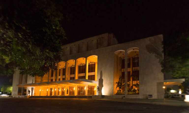 Teatro Nacional aclara c&oacute;mo puede vestirse y c&oacute;mo no