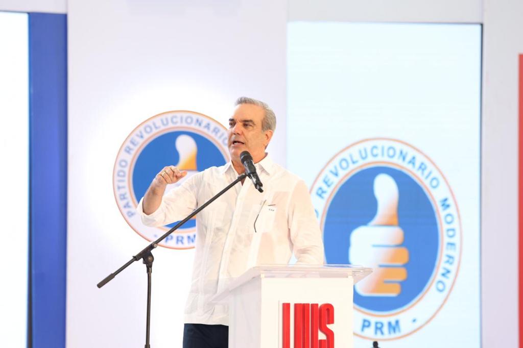 Abinader pide ir &ldquo;con la moral alta&rdquo; a buscar el voto porque hay resultados que mostrar