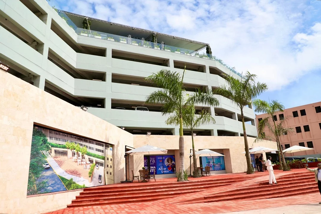 Presidente Luis  Abinader inaugura edificio de parqueo en la Ciudad Colonial con inversi&oacute;n de US$16 millones