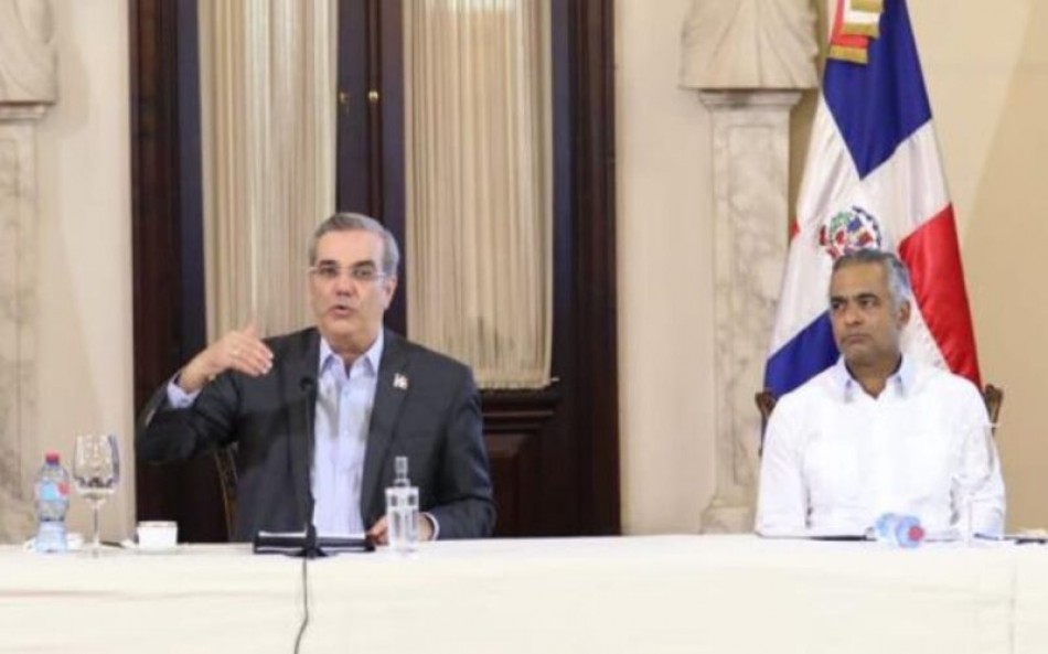 Abinader atribuye las alzas de precios a falta de materia prima