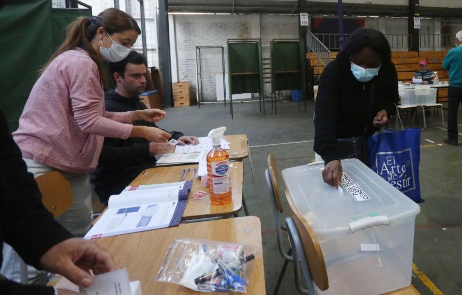 Chile vota en plebiscito para sustituir Constituci&oacute;n de la dictadura de Pinochet