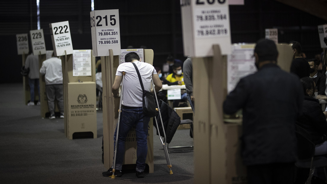 COLOMBIA: Abren colegios para segunda vuelta presidencial