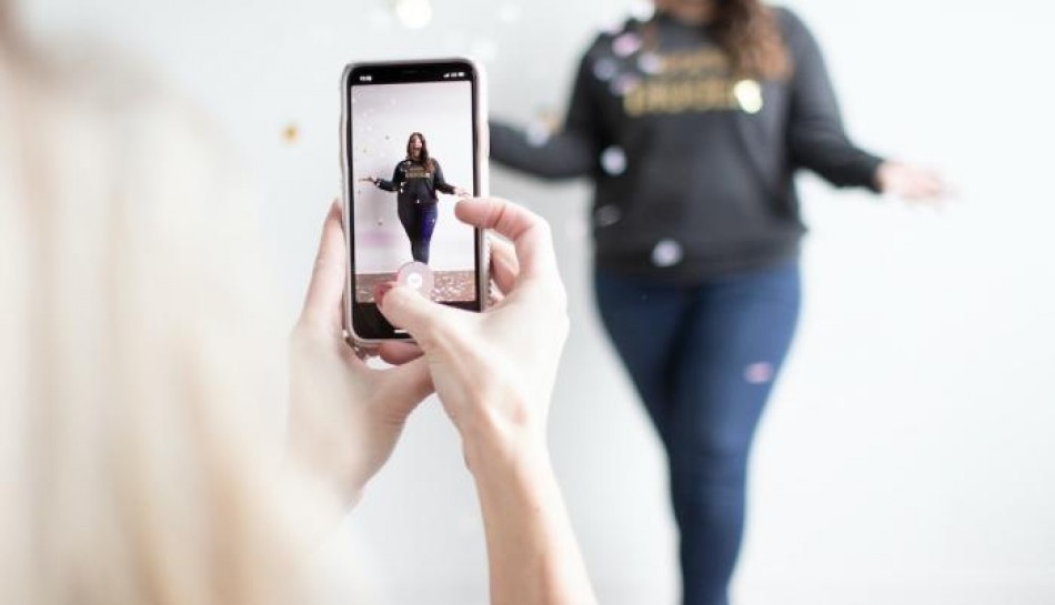 «Influencers» de Francia utilizan filtros de embellecimientos