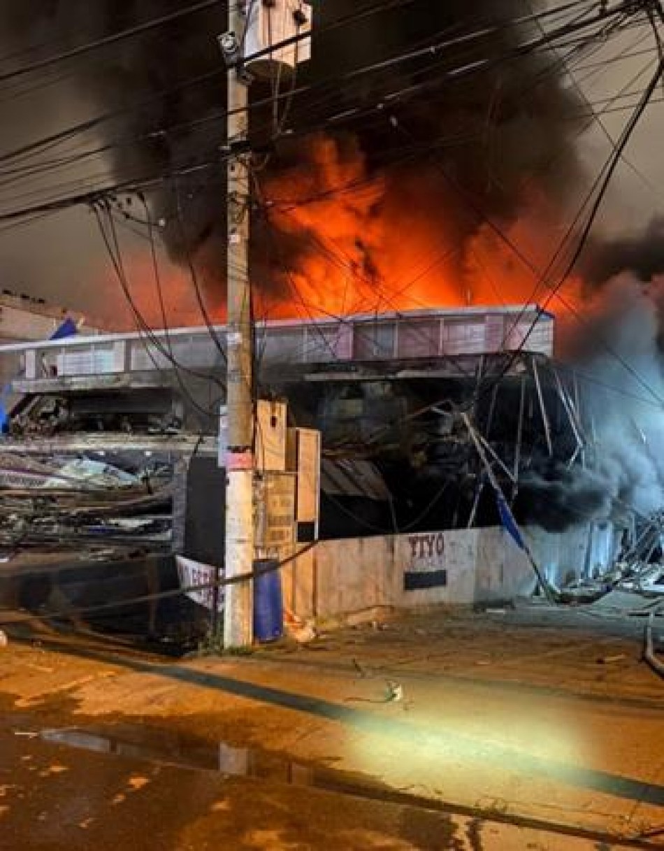 Tienda de aires acondicionados se incendi&oacute; por la gran cantidad de combustible 