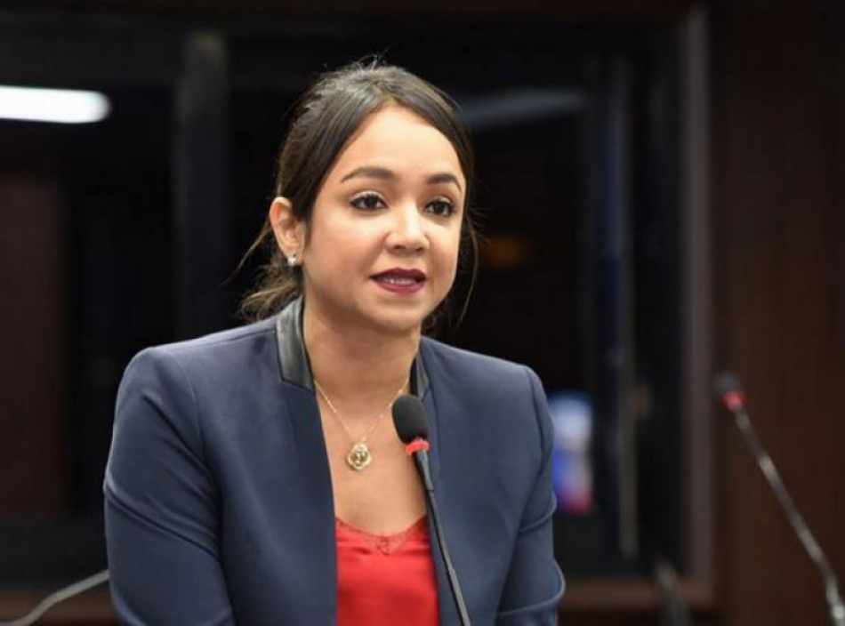 Faride Raful desea continuar como senadora del Distrito Nacional
