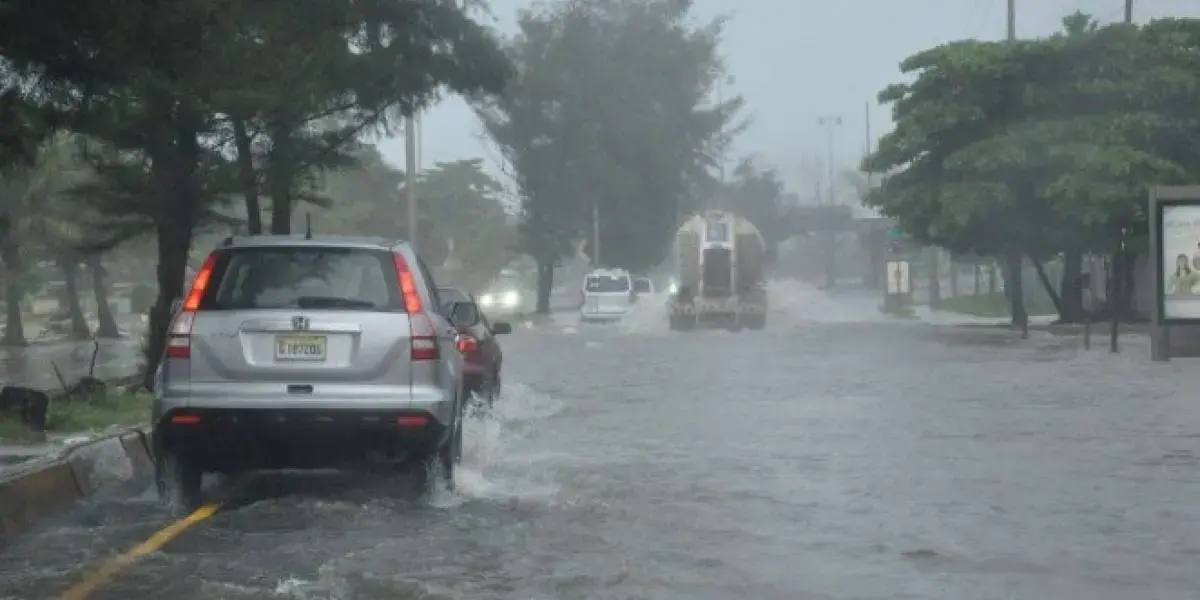 Ocho provincias en alerta por efectos de una onda tropical en el Canal de la Mona