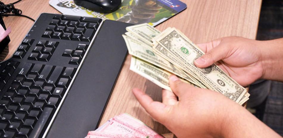 Hombres se beneficiaron del 54 % de las remesas que llegaron al pa&iacute;s