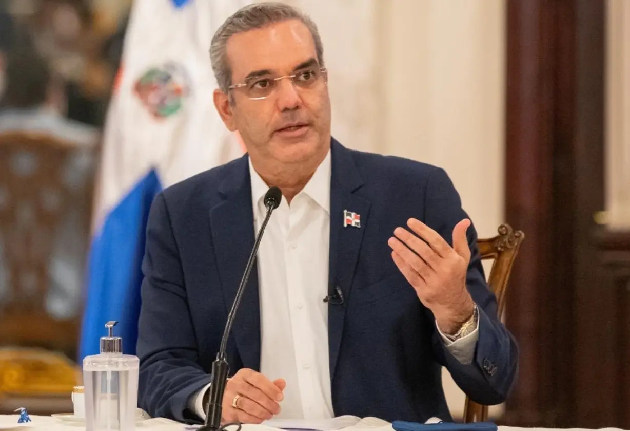 Abinader suspende a  varios funcionarios que se habr&iacute;an apropiado de terrenos
