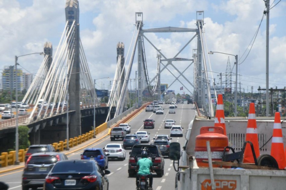 Abren tránsito por el puente Duarte