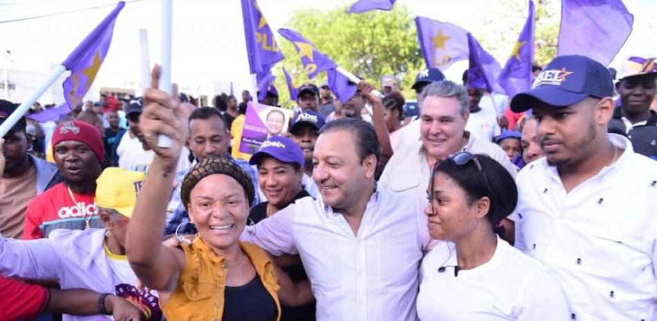 Abel afirma que rescatar&aacute; el pa&iacute;s junto a trabajadores