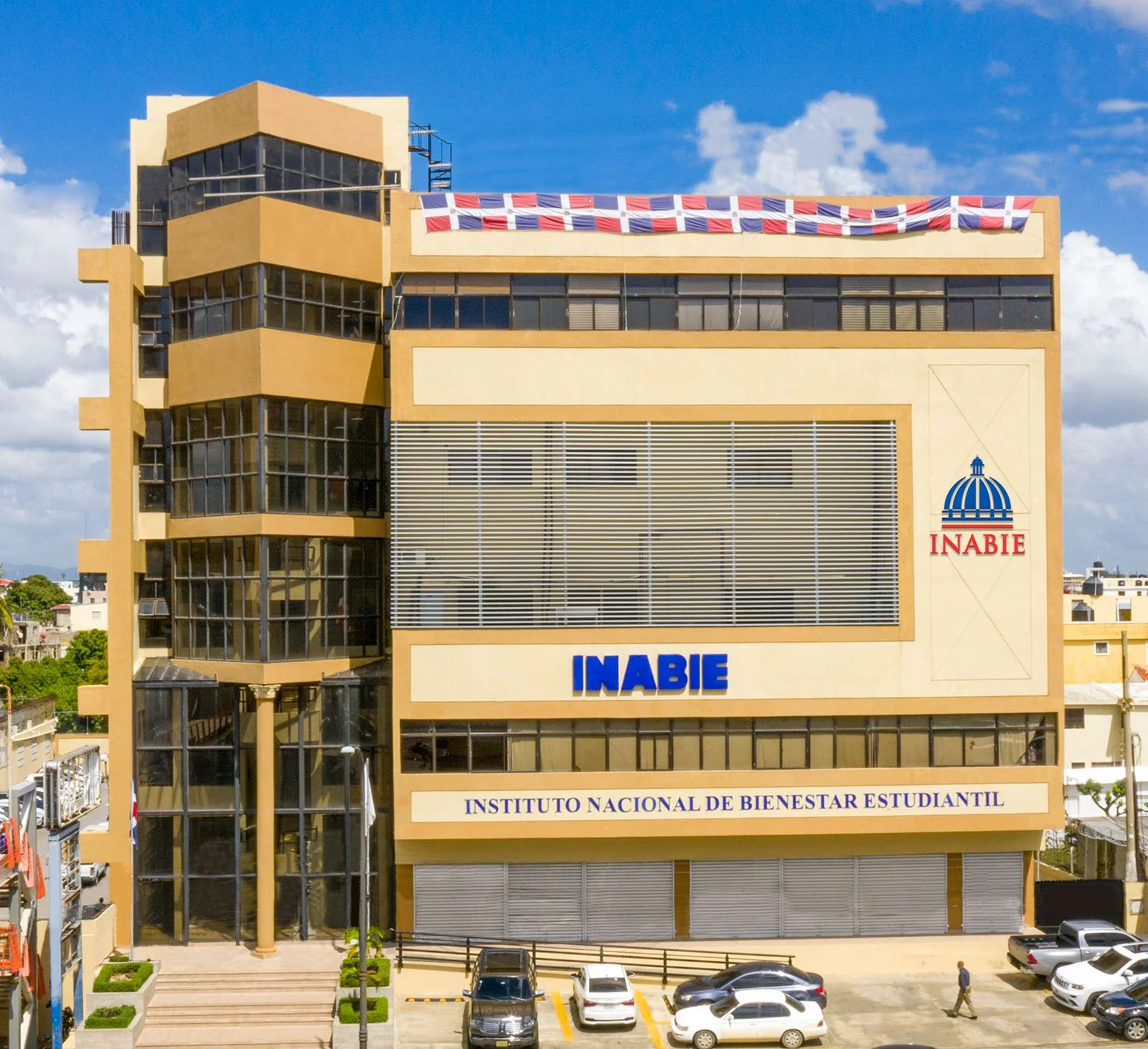 Inabie inicia la entrega de materiales escolares a los estudiantes